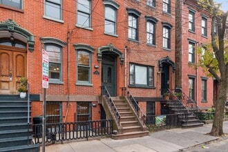 Building Photo - 34 Erie St