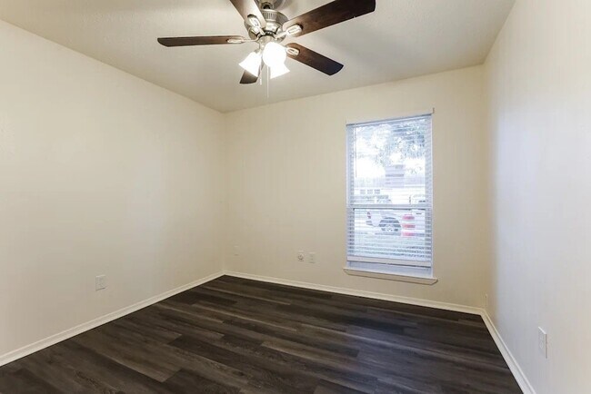 Foto del edificio - 7230 Dew Mist Ln