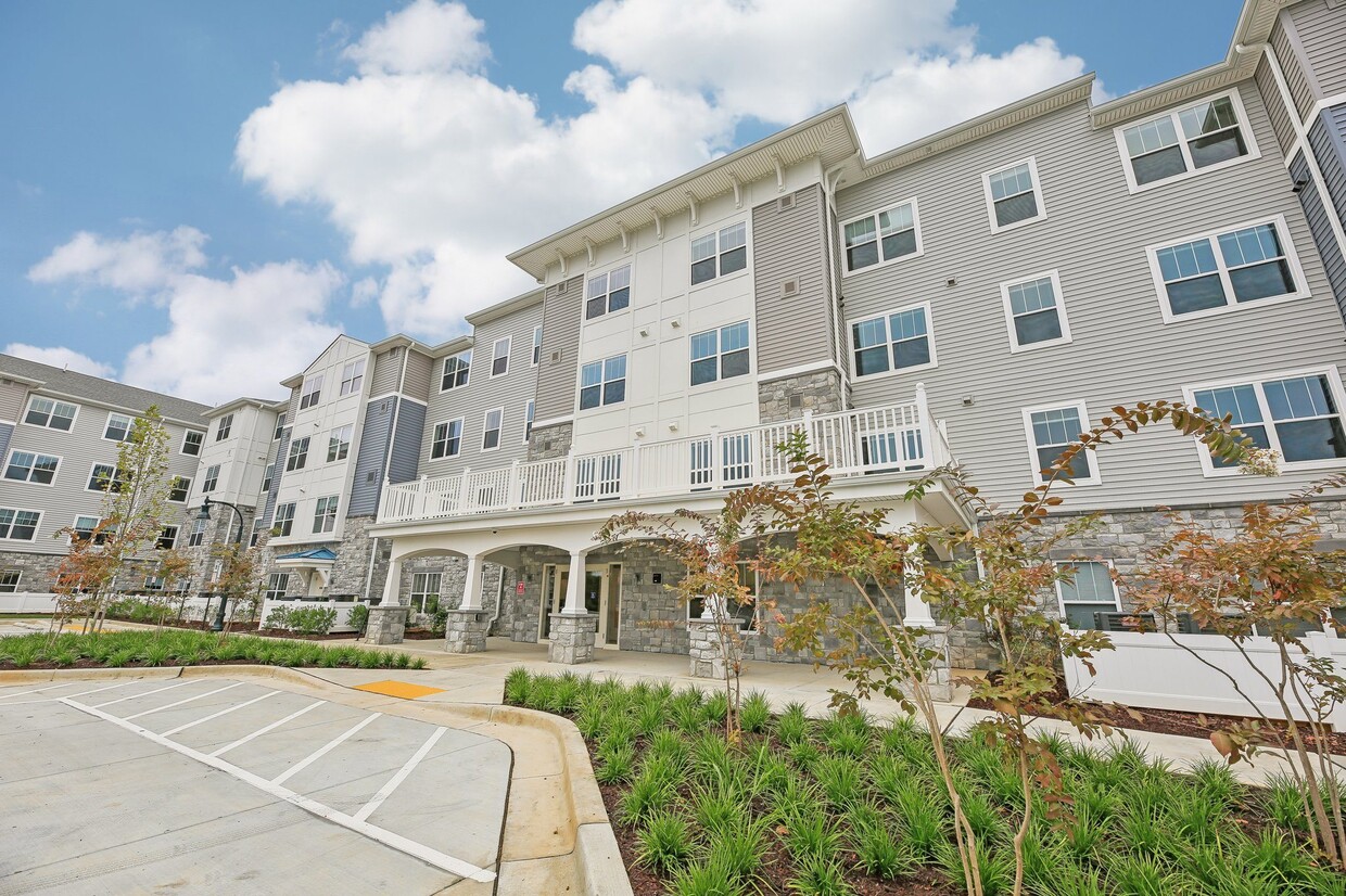 Exterior de Willow Manor en Cabin Branch en Clarksburg, Maryland - Willow Manor at Cabin Branch (Senior 62+)