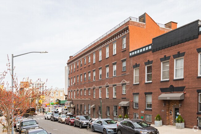 Building Photo - 655 5th Ave