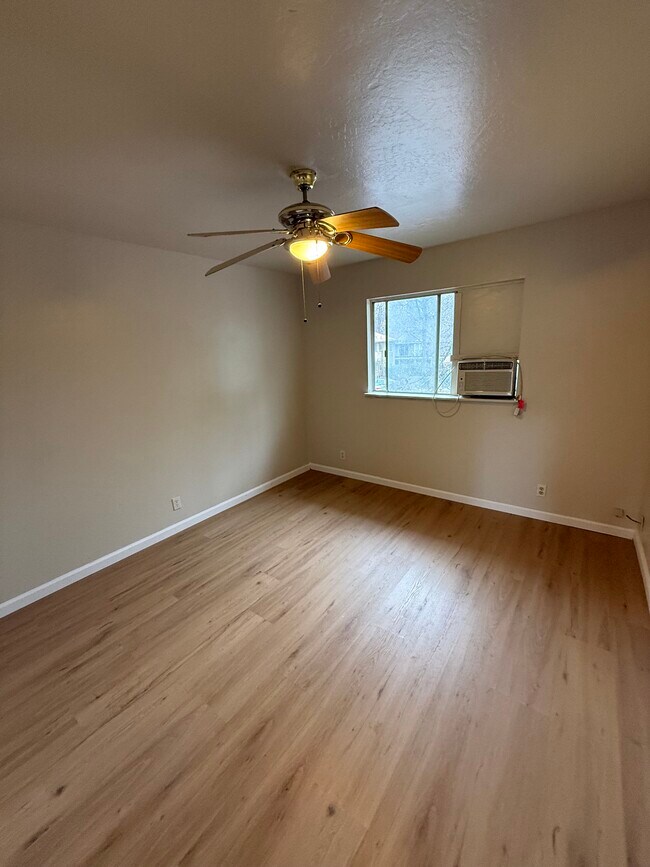 Foto del edificio - 626 W 2nd Ave