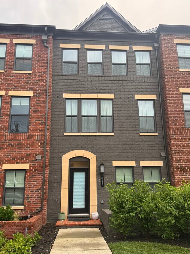 Foto principal - 818 S Greenbrier St