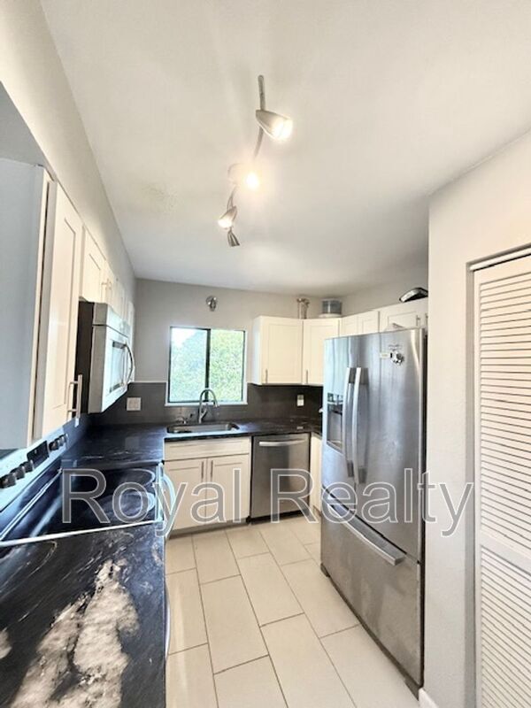 Building Photo - 95-349 Kuahelani Ave