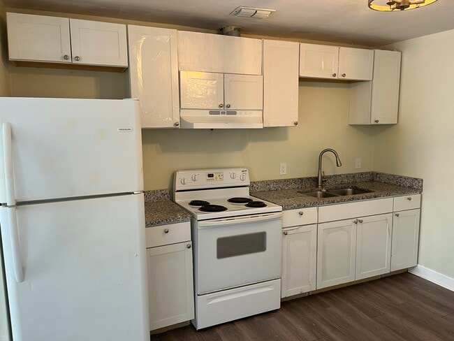 Kitchen - 6740 Apalachee Pky