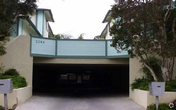 Building Photo - 1344-1348 Holly Ave