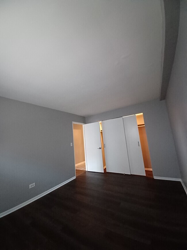 Foto del edificio - 2405 W Balmoral Ave
