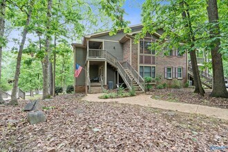 Building Photo - 2031 Woodlawn Dr SW
