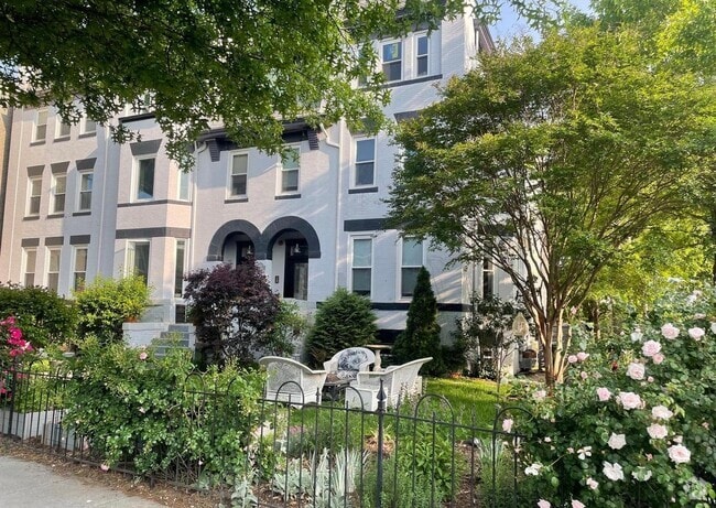 Building Photo - 1038 Lamont St NW