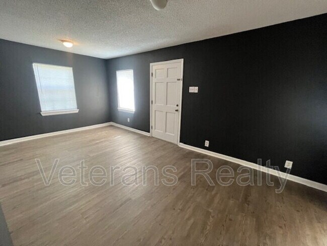 Foto del edificio - 701 N Nicholson Ave