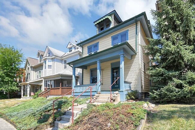 Building Photo - 30 W Norwich Ave