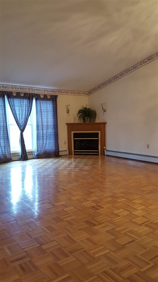 186 Dunbarton Rd, Manchester, NH 03102 Townhome Rentals in Manchester