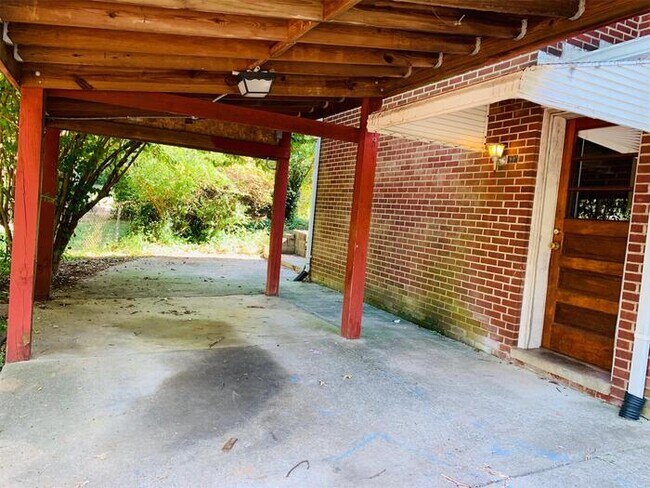 Building Photo - 1223 Cherry Ave