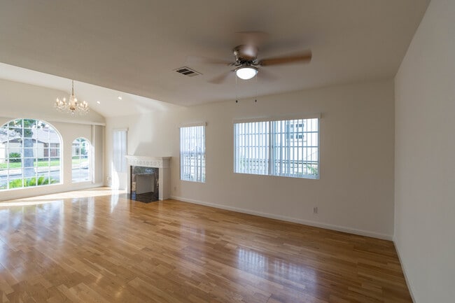 Building Photo - 412 Cambridge Dr
