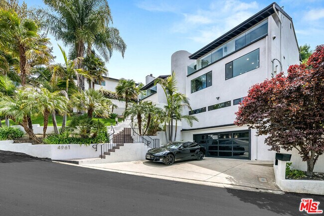 Building Photo - 4961 Marmol Dr