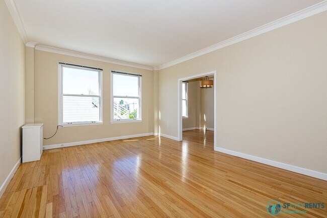 Foto del edificio - Russian Hill: Remodeled 3rd Floor Art Deco...
