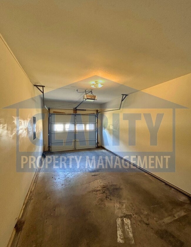 Building Photo - 3-bedroom condo w/ attached garage!