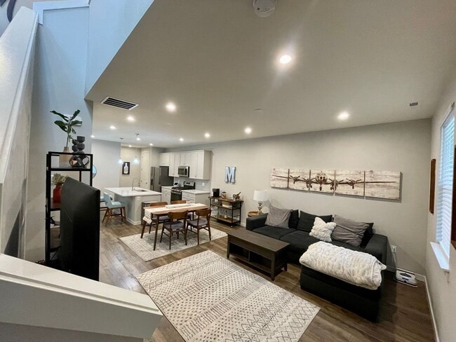Building Photo - Hillsboro 3 Bed 2.5 Bath Townhome in Reeds Crossing ~ Includes A/C, 2 Car Garage w/ Level 2 Charg...