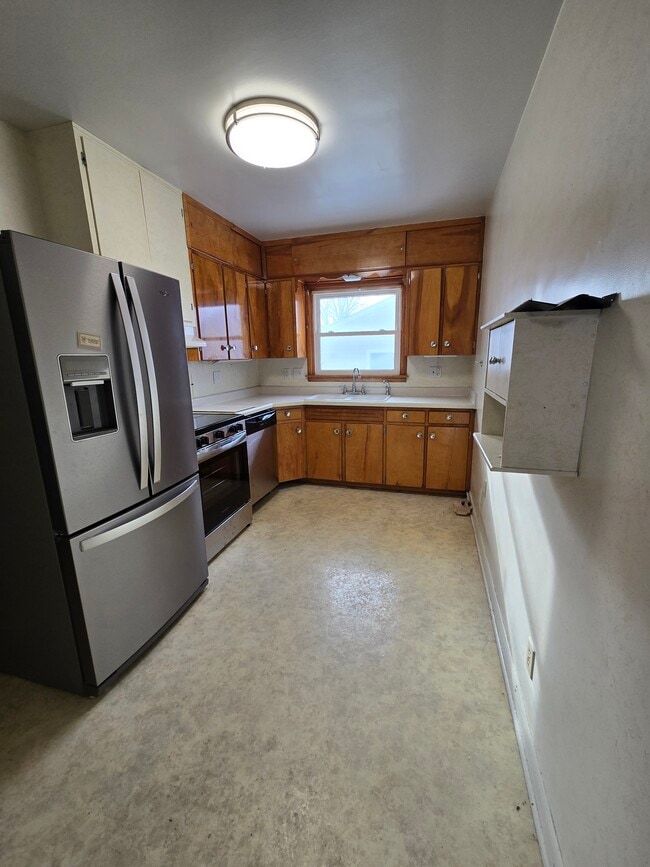 Building Photo - 105 W Willman St