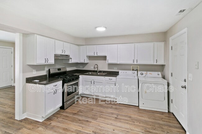 Building Photo - 4328 Greenbrier Ln