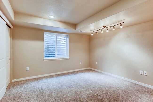 Building Photo - 959 Antila Ave