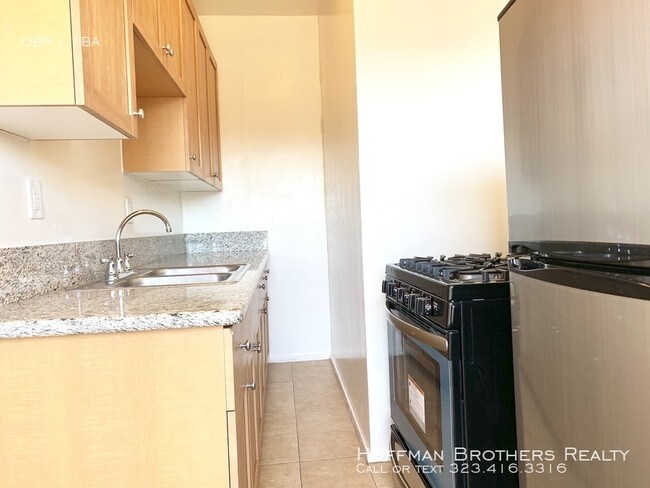 Building Photo - 713 S St Andrews Pl