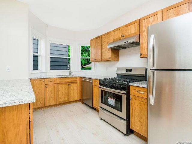 Building Photo - 233 E 238th St