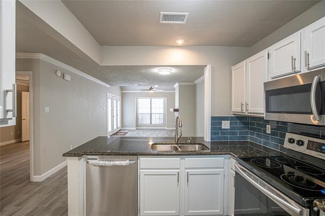 Foto del edificio - 2428 Forest Brook Ln