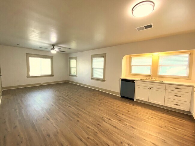 Foto del edificio - 2177 Weston Way