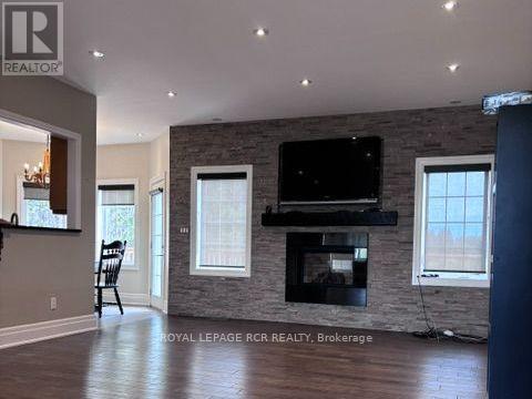 Photo du bâtiment - 16493 Centreville Creek Rd