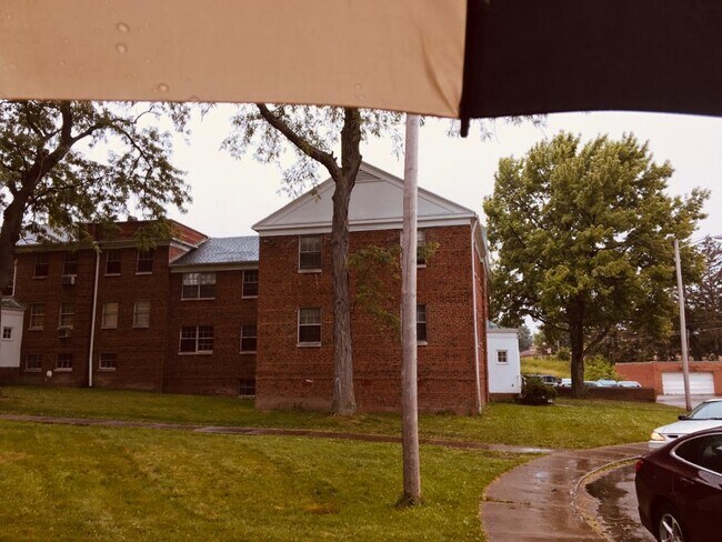 Foto del edificio - 1868 Forest Hills Blvd