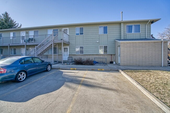 parking area on site - 2003 Terry St 106