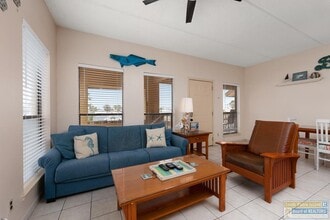 Building Photo - 125 E Retama St