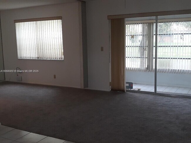 Foto del edificio - 147 Lake Carol Dr