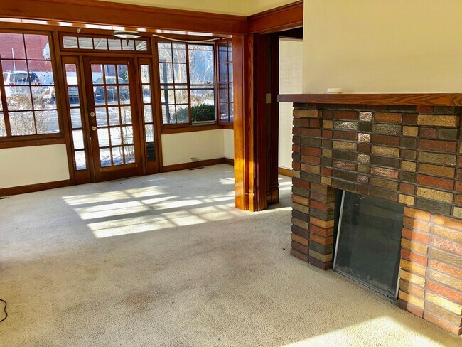Foto del edificio - Wiles Hill - House - 3 bedroom house. - Available Now or the 2026-2027 school year.