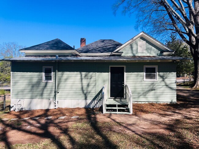 Building Photo - 1203 1st Ave