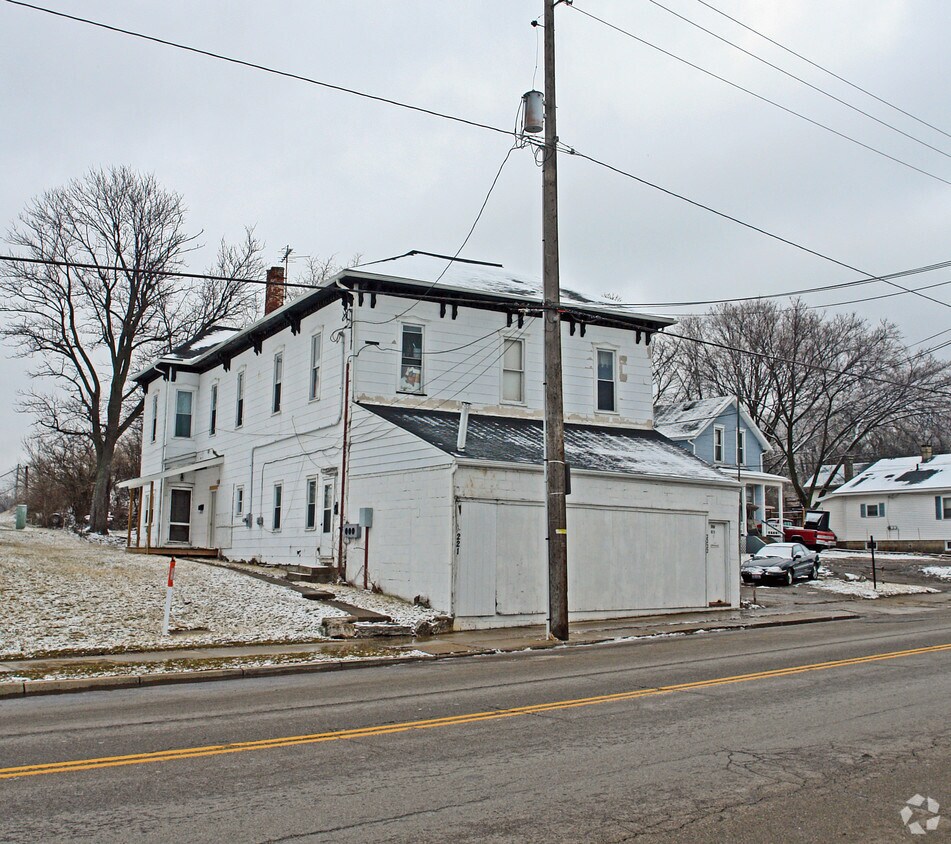 Building Photo - 2222 Lagonda Ave