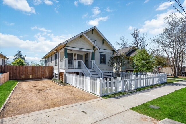 Building Photo - 2215 Gregg St