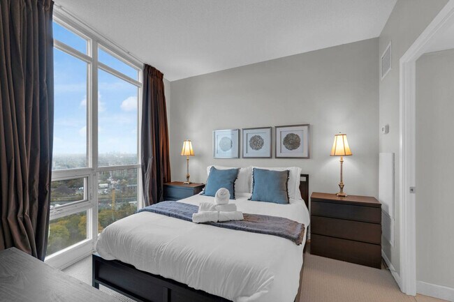 Building Photo - 231 Fort York Blvd