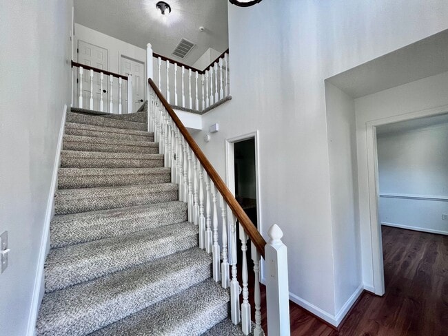 Building Photo - Beautiful home in the desirable Wellington...