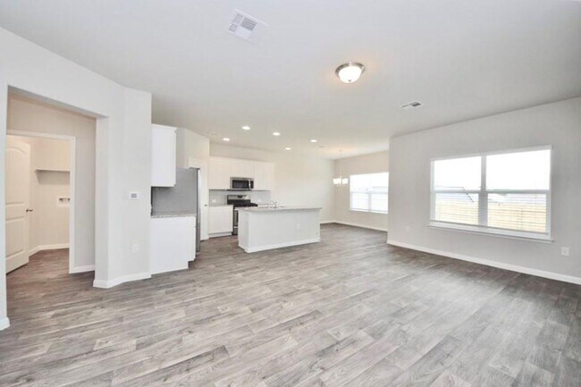 Building Photo - 1513 Fort Dessau Rd