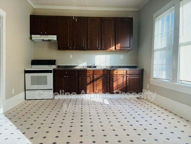 Building Photo - 402 Wilson St