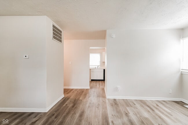 Building Photo - 8161 Schoen Dr