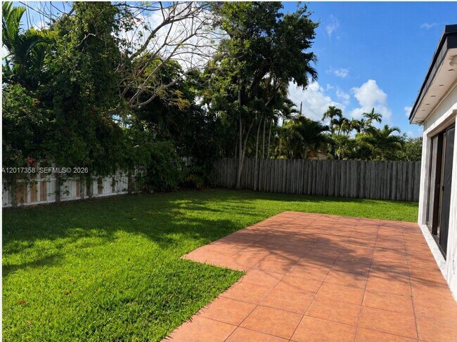 Foto del edificio - 21011 NE 25th Ct