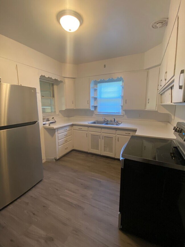 Foto del edificio - 3 Bedroom 1 1/2 Bath Single Family Home 54...