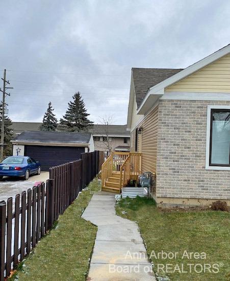 Foto del edificio - 3121 Cherry Tree Ln