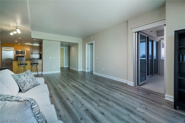 Building Photo - 2700 S Las Vegas Blvd