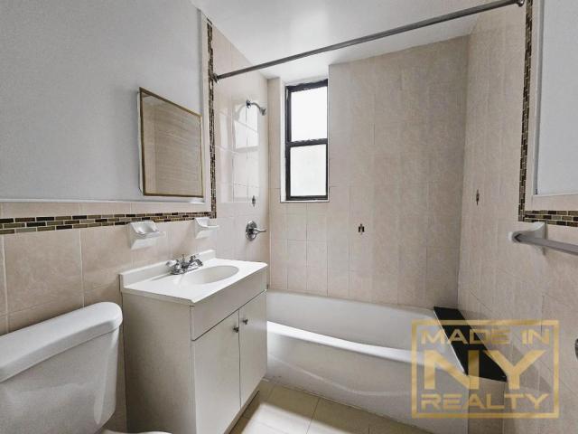 Foto del edificio - 1 bedroom in FLUSHING NY 11358