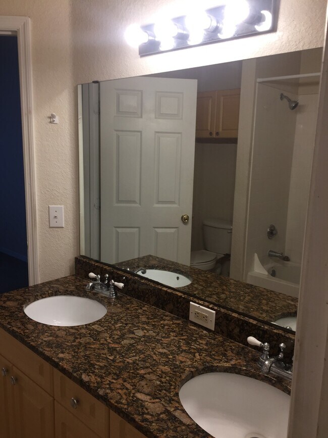 Foto del edificio - 3561CR#224(100)