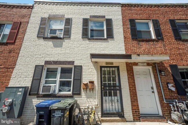 Foto del edificio - 2538 9th St NW
