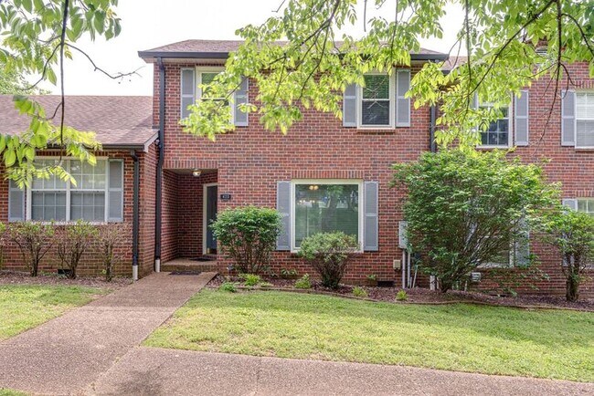 Building Photo - 423 Huntington Ridge Dr